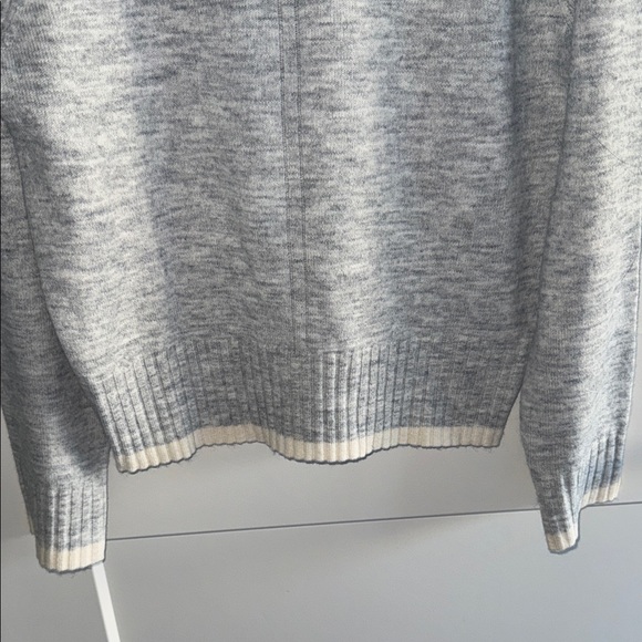 Loft Fashion Gray and Cream Crew Neck Sweater - Picture 4 of 7